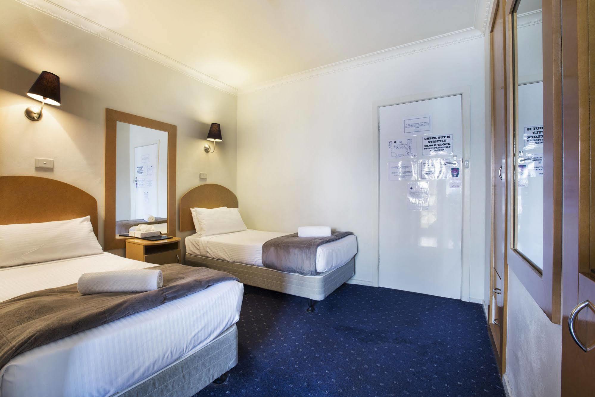 Nightcap At Skyways Hotel Melbourne Ngoại thất bức ảnh