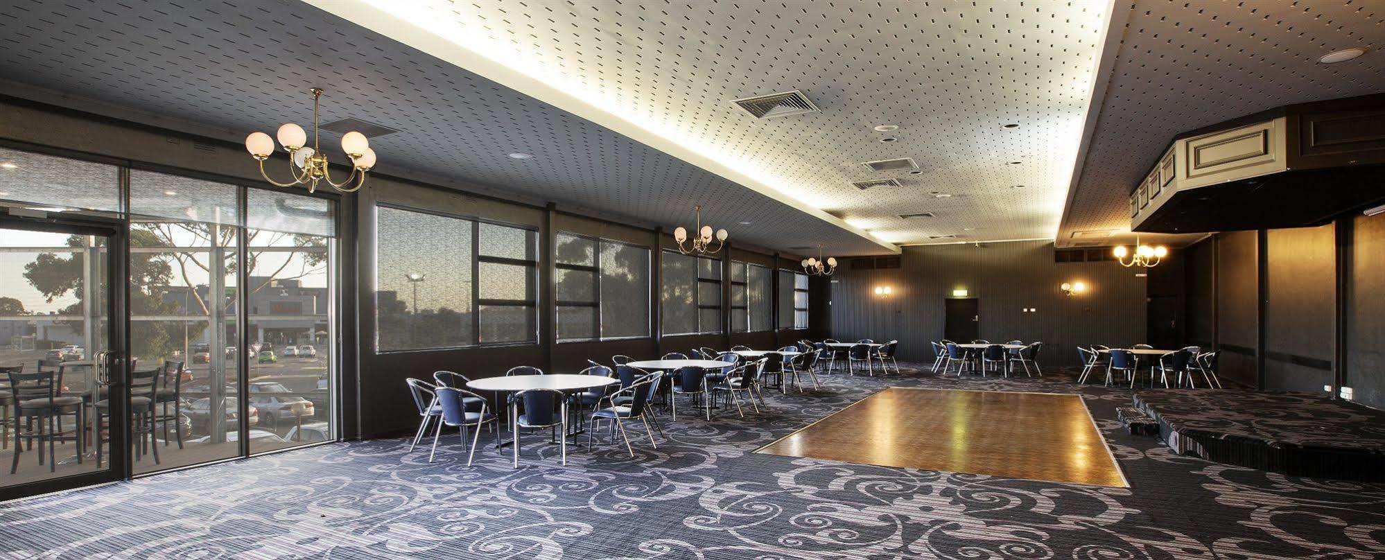 Nightcap At Skyways Hotel Melbourne Ngoại thất bức ảnh